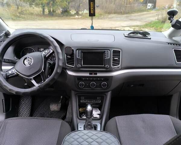 Черный Фольксваген Шаран, объемом двигателя 2 л и пробегом 147 тыс. км за 20000 $, фото 25 на Automoto.ua