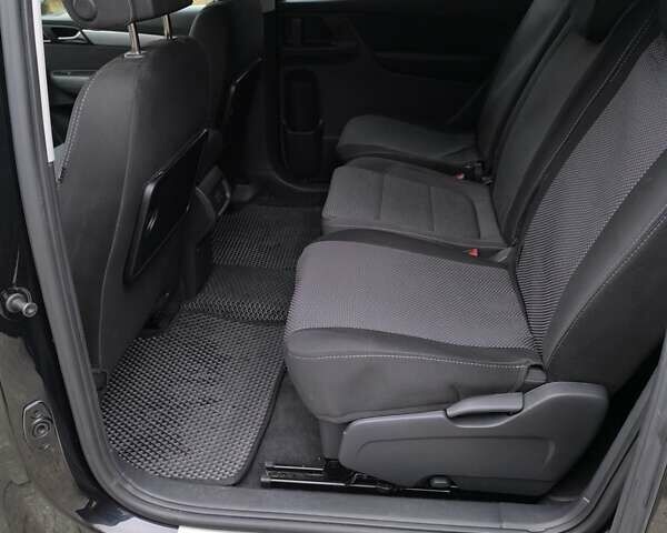 Черный Фольксваген Шаран, объемом двигателя 2 л и пробегом 147 тыс. км за 20000 $, фото 2 на Automoto.ua