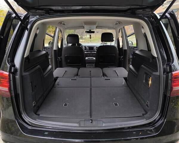 Черный Фольксваген Шаран, объемом двигателя 2 л и пробегом 147 тыс. км за 20000 $, фото 13 на Automoto.ua