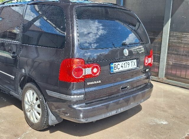 Черный Фольксваген Шаран, объемом двигателя 1.8 л и пробегом 1 тыс. км за 5250 $, фото 1 на Automoto.ua