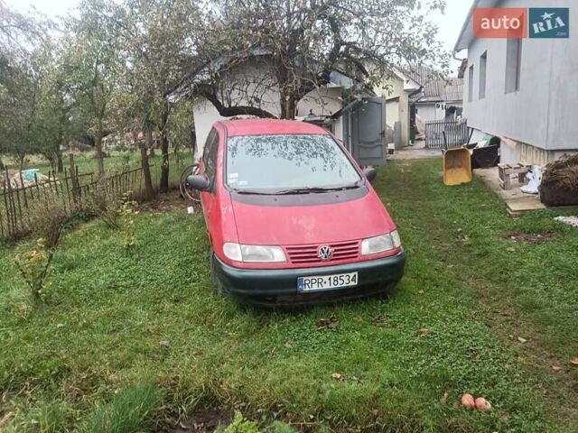 Червоний Фольксваген Шаран, об'ємом двигуна 1.9 л та пробігом 200 тис. км за 1500 $, фото 6 на Automoto.ua