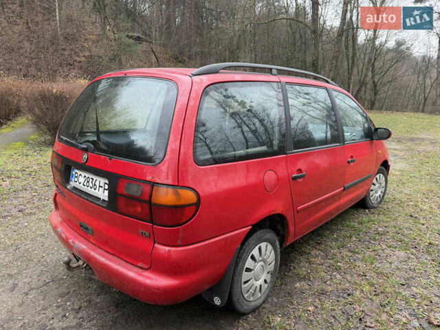 Красный Фольксваген Шаран, объемом двигателя 1.9 л и пробегом 500 тыс. км за 2300 $, фото 5 на Automoto.ua