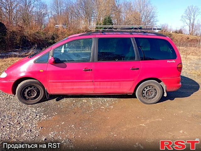 Красный Фольксваген Шаран, объемом двигателя 1.8 л и пробегом 313 тыс. км за 3860 $, фото 4 на Automoto.ua