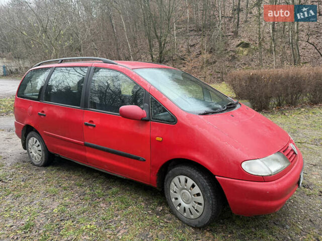 Красный Фольксваген Шаран, объемом двигателя 1.9 л и пробегом 500 тыс. км за 2300 $, фото 6 на Automoto.ua