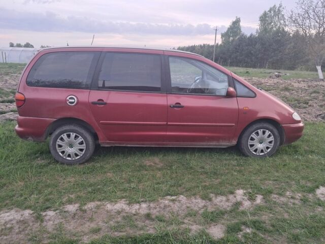 Червоний Фольксваген Шаран, об'ємом двигуна 0 л та пробігом 367 тис. км за 2000 $, фото 1 на Automoto.ua