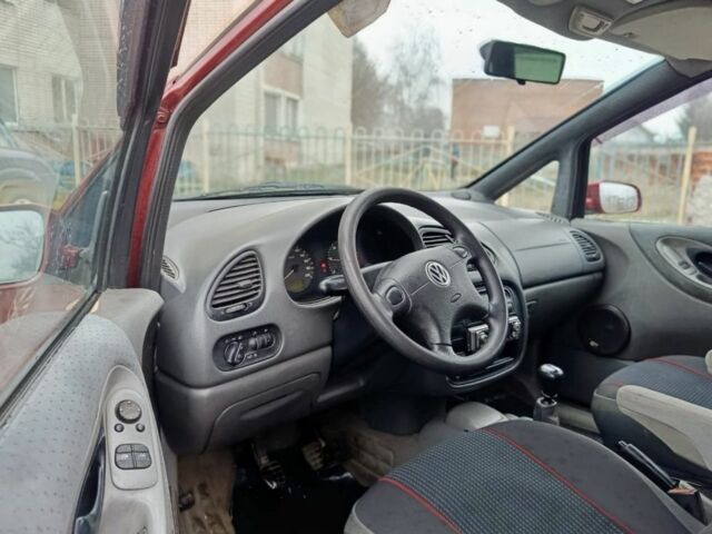 Красный Фольксваген Шаран, объемом двигателя 1.9 л и пробегом 284 тыс. км за 3200 $, фото 2 на Automoto.ua