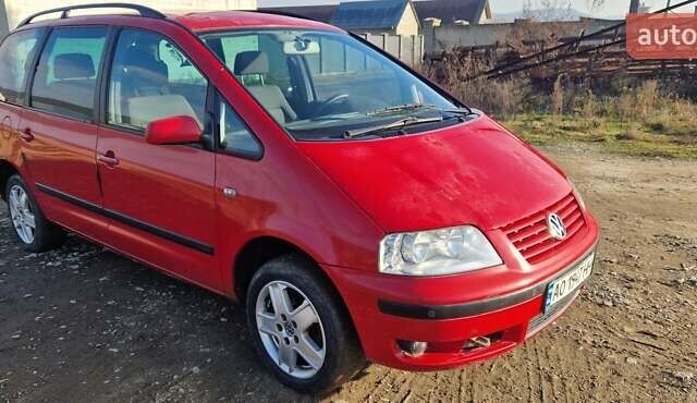 Красный Фольксваген Шаран, объемом двигателя 1.9 л и пробегом 300 тыс. км за 3200 $, фото 3 на Automoto.ua