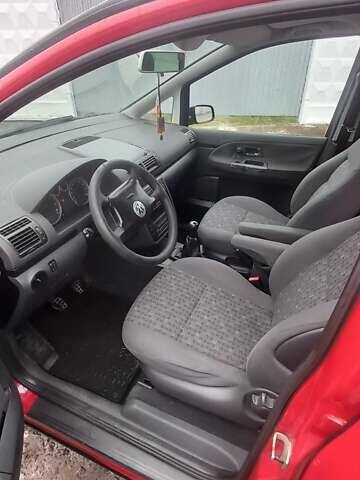 Красный Фольксваген Шаран, объемом двигателя 1.9 л и пробегом 242 тыс. км за 6500 $, фото 9 на Automoto.ua