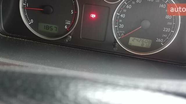 Красный Фольксваген Шаран, объемом двигателя 1.9 л и пробегом 242 тыс. км за 6500 $, фото 10 на Automoto.ua