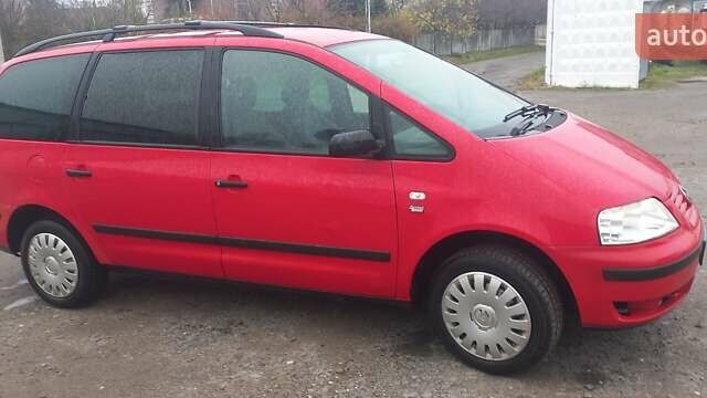 Красный Фольксваген Шаран, объемом двигателя 1.9 л и пробегом 242 тыс. км за 6500 $, фото 2 на Automoto.ua