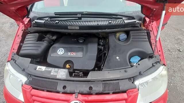 Красный Фольксваген Шаран, объемом двигателя 1.9 л и пробегом 242 тыс. км за 6500 $, фото 17 на Automoto.ua