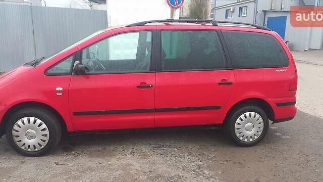 Красный Фольксваген Шаран, объемом двигателя 1.9 л и пробегом 242 тыс. км за 6500 $, фото 1 на Automoto.ua