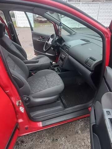 Красный Фольксваген Шаран, объемом двигателя 1.9 л и пробегом 242 тыс. км за 6500 $, фото 15 на Automoto.ua