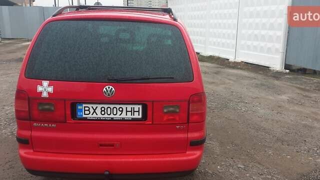 Красный Фольксваген Шаран, объемом двигателя 1.9 л и пробегом 242 тыс. км за 6500 $, фото 3 на Automoto.ua