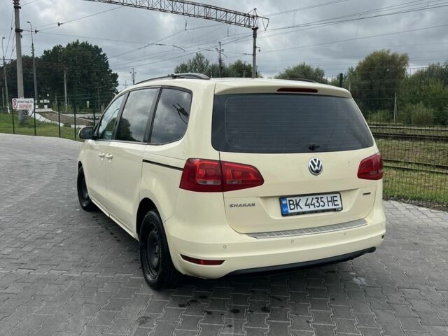 Желтый Фольксваген Шаран, объемом двигателя 2 л и пробегом 327 тыс. км за 10000 $, фото 5 на Automoto.ua