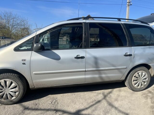 Сірий Фольксваген Шаран, об'ємом двигуна 2.8 л та пробігом 300 тис. км за 2900 $, фото 1 на Automoto.ua