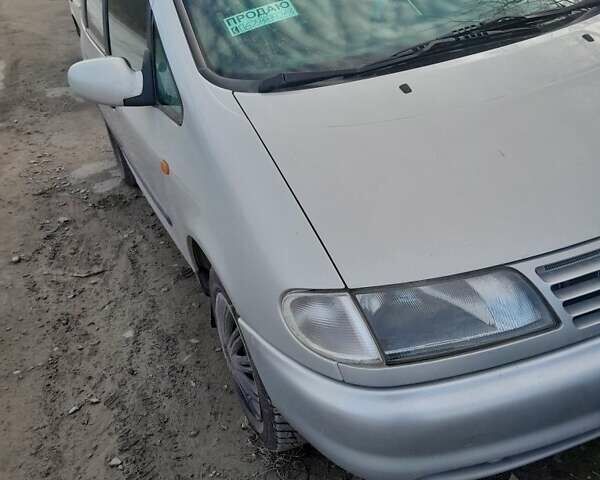 Серый Фольксваген Шаран, объемом двигателя 1.9 л и пробегом 400 тыс. км за 3139 $, фото 10 на Automoto.ua