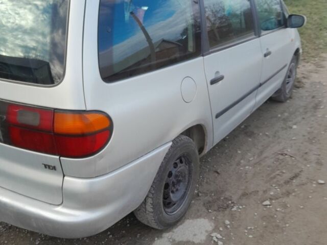 Серый Фольксваген Шаран, объемом двигателя 1.9 л и пробегом 400 тыс. км за 3139 $, фото 5 на Automoto.ua