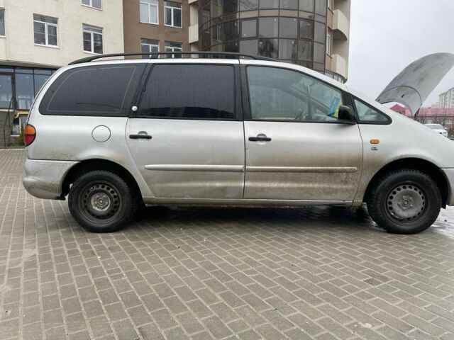 Серый Фольксваген Шаран, объемом двигателя 1.9 л и пробегом 350 тыс. км за 2200 $, фото 4 на Automoto.ua