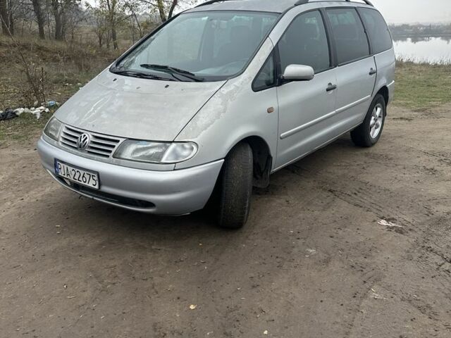 Сірий Фольксваген Шаран, об'ємом двигуна 1.9 л та пробігом 321 тис. км за 1250 $, фото 1 на Automoto.ua