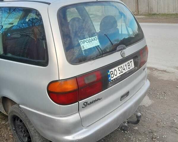 Серый Фольксваген Шаран, объемом двигателя 1.9 л и пробегом 400 тыс. км за 3139 $, фото 3 на Automoto.ua