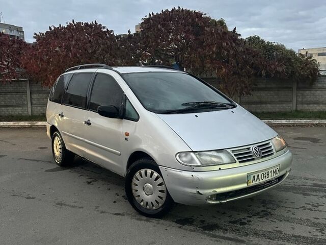 Серый Фольксваген Шаран, объемом двигателя 2.8 л и пробегом 600 тыс. км за 2000 $, фото 1 на Automoto.ua