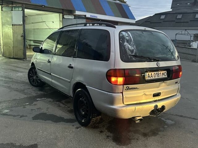 Серый Фольксваген Шаран, объемом двигателя 2.8 л и пробегом 600 тыс. км за 2000 $, фото 3 на Automoto.ua