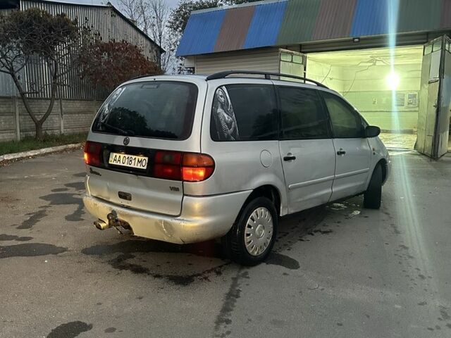 Серый Фольксваген Шаран, объемом двигателя 2.8 л и пробегом 600 тыс. км за 2000 $, фото 2 на Automoto.ua