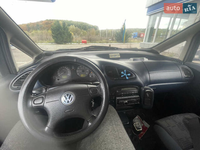 Сірий Фольксваген Шаран, об'ємом двигуна 1.8 л та пробігом 330 тис. км за 2600 $, фото 7 на Automoto.ua
