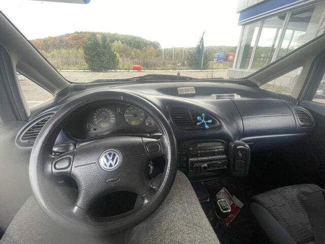 Сірий Фольксваген Шаран, об'ємом двигуна 1.8 л та пробігом 330 тис. км за 2600 $, фото 7 на Automoto.ua