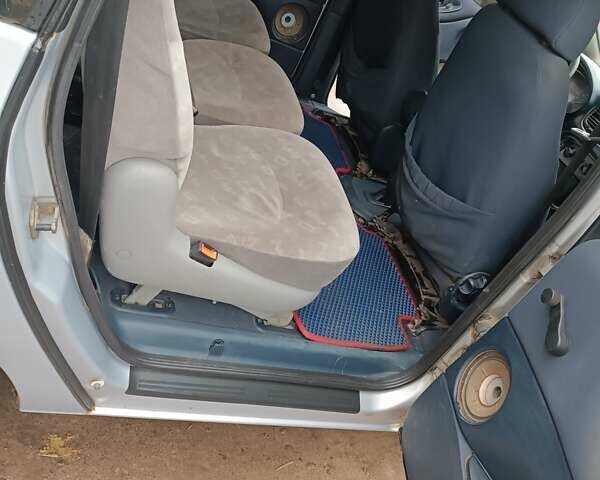 Серый Фольксваген Шаран, объемом двигателя 2 л и пробегом 350 тыс. км за 3500 $, фото 2 на Automoto.ua