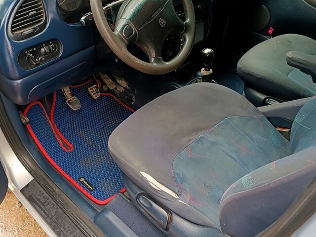 Серый Фольксваген Шаран, объемом двигателя 2 л и пробегом 4000 тыс. км за 3500 $, фото 7 на Automoto.ua