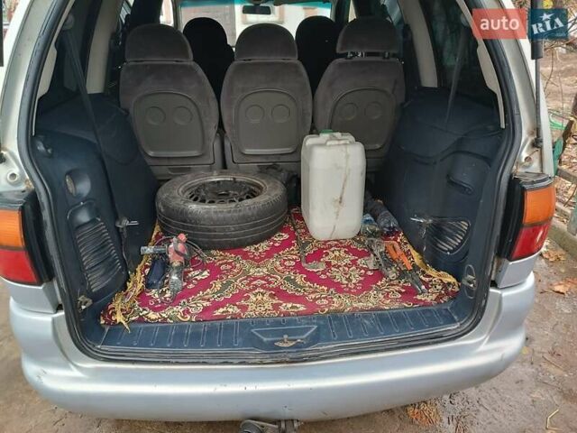 Серый Фольксваген Шаран, объемом двигателя 2 л и пробегом 350 тыс. км за 3500 $, фото 3 на Automoto.ua