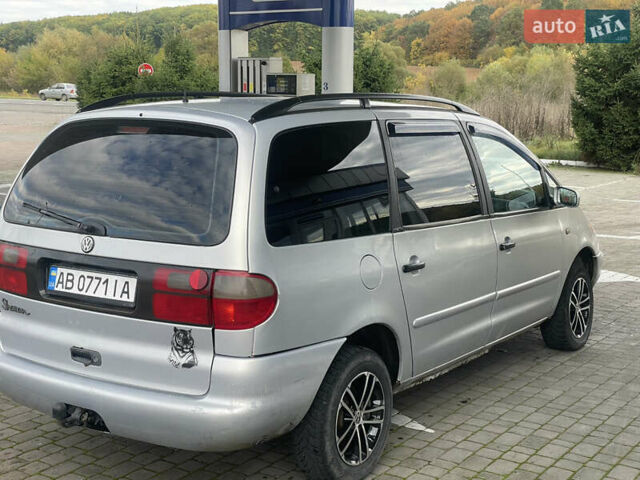 Сірий Фольксваген Шаран, об'ємом двигуна 1.8 л та пробігом 330 тис. км за 2600 $, фото 1 на Automoto.ua