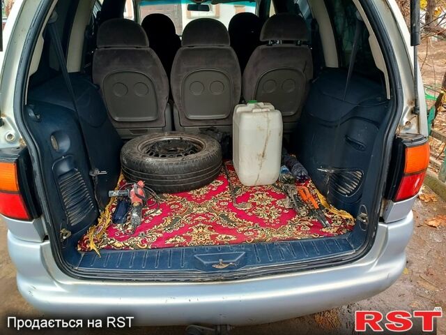 Серый Фольксваген Шаран, объемом двигателя 2 л и пробегом 4000 тыс. км за 3500 $, фото 5 на Automoto.ua