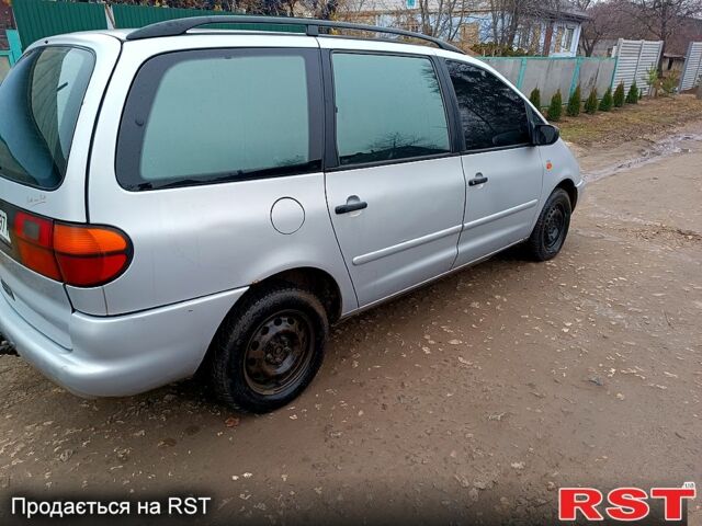 Серый Фольксваген Шаран, объемом двигателя 2 л и пробегом 4000 тыс. км за 3500 $, фото 1 на Automoto.ua