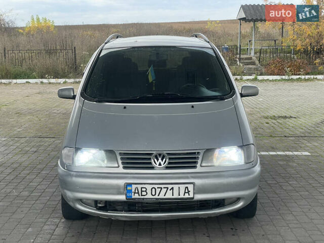 Сірий Фольксваген Шаран, об'ємом двигуна 1.8 л та пробігом 330 тис. км за 2600 $, фото 2 на Automoto.ua