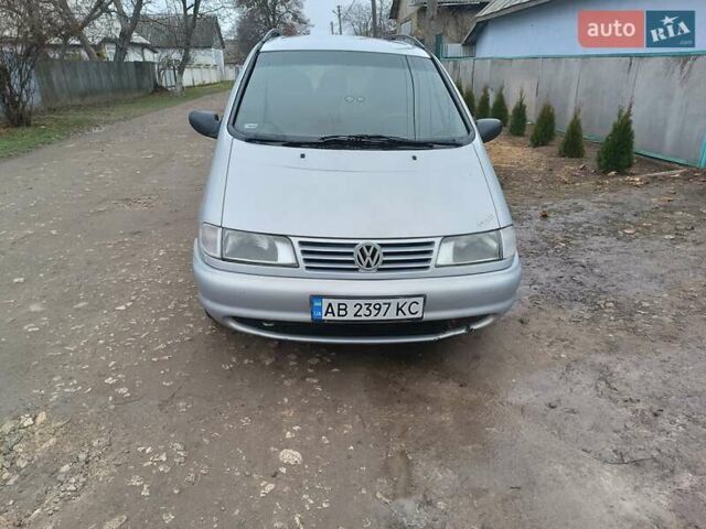 Серый Фольксваген Шаран, объемом двигателя 2 л и пробегом 350 тыс. км за 3500 $, фото 4 на Automoto.ua