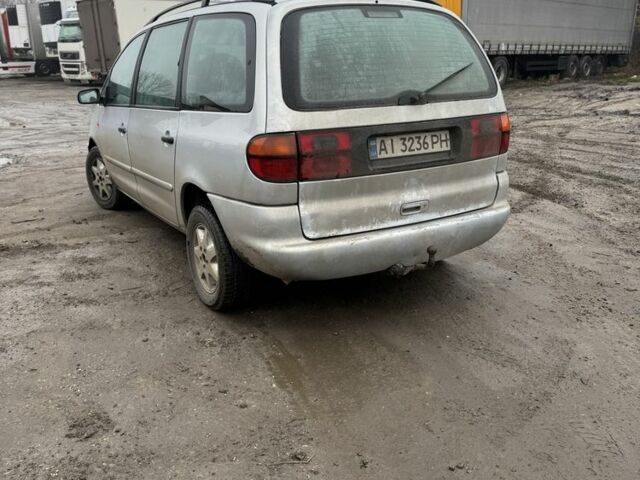 Серый Фольксваген Шаран, объемом двигателя 1.9 л и пробегом 269 тыс. км за 2500 $, фото 1 на Automoto.ua