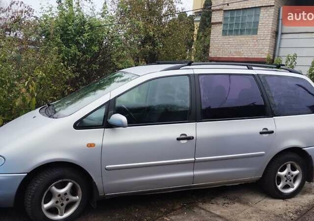 Серый Фольксваген Шаран, объемом двигателя 2.8 л и пробегом 403 тыс. км за 3499 $, фото 2 на Automoto.ua