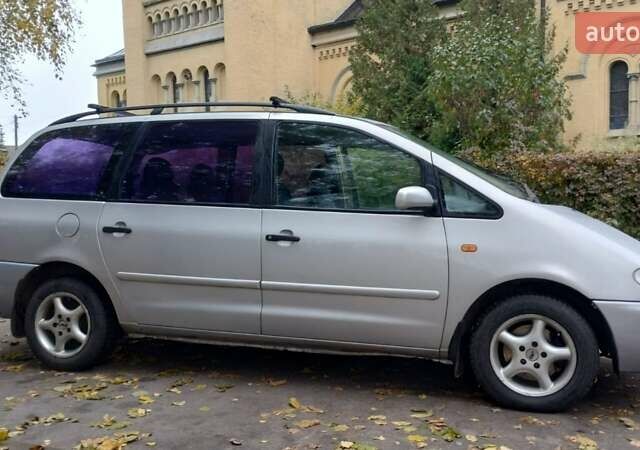 Серый Фольксваген Шаран, объемом двигателя 2.8 л и пробегом 403 тыс. км за 3499 $, фото 4 на Automoto.ua