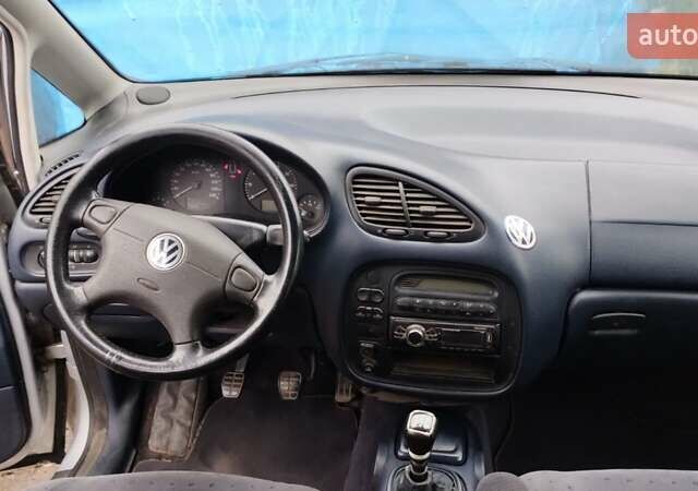 Серый Фольксваген Шаран, объемом двигателя 2.8 л и пробегом 403 тыс. км за 3499 $, фото 7 на Automoto.ua