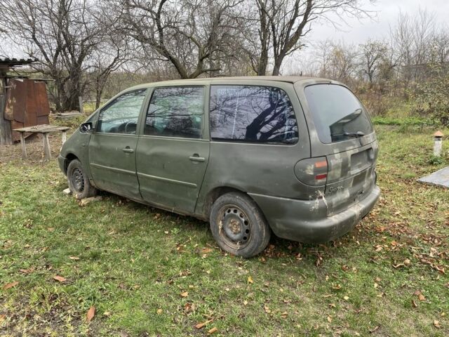Серый Фольксваген Шаран, объемом двигателя 1.9 л и пробегом 300 тыс. км за 750 $, фото 4 на Automoto.ua