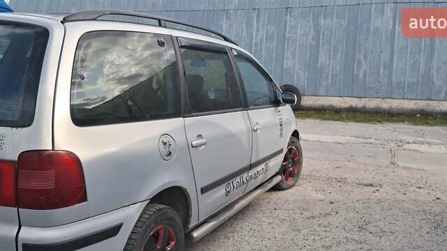 Серый Фольксваген Шаран, объемом двигателя 1.9 л и пробегом 368 тыс. км за 2000 $, фото 2 на Automoto.ua