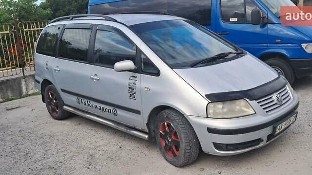 Серый Фольксваген Шаран, объемом двигателя 1.9 л и пробегом 368 тыс. км за 2000 $, фото 3 на Automoto.ua