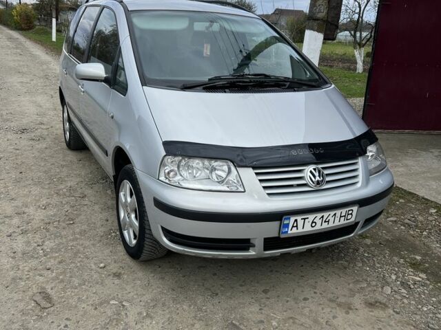 Серый Фольксваген Шаран, объемом двигателя 1.9 л и пробегом 290 тыс. км за 3700 $, фото 1 на Automoto.ua