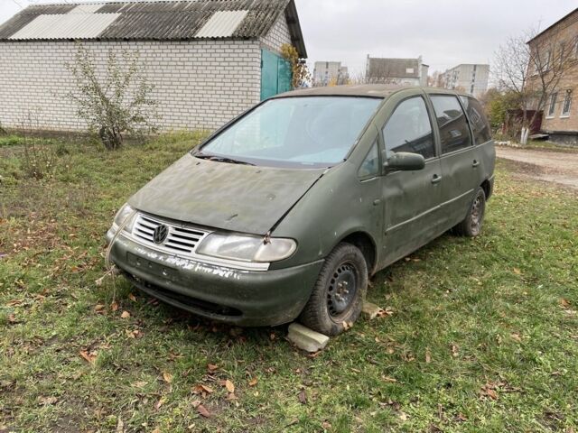 Серый Фольксваген Шаран, объемом двигателя 1.9 л и пробегом 300 тыс. км за 750 $, фото 2 на Automoto.ua