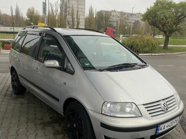 Серый Фольксваген Шаран, объемом двигателя 1.9 л и пробегом 333 тыс. км за 3600 $, фото 2 на Automoto.ua