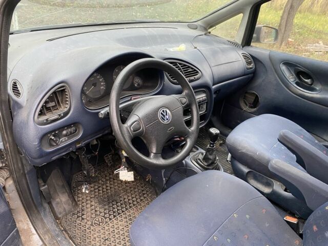 Серый Фольксваген Шаран, объемом двигателя 1.9 л и пробегом 300 тыс. км за 750 $, фото 6 на Automoto.ua