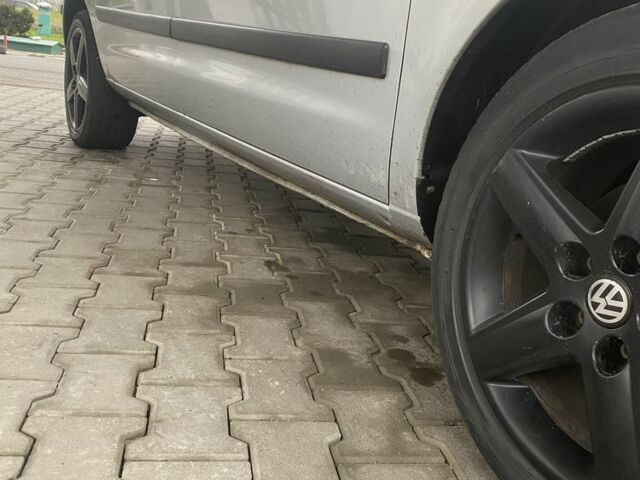 Серый Фольксваген Шаран, объемом двигателя 1.9 л и пробегом 333 тыс. км за 3600 $, фото 6 на Automoto.ua